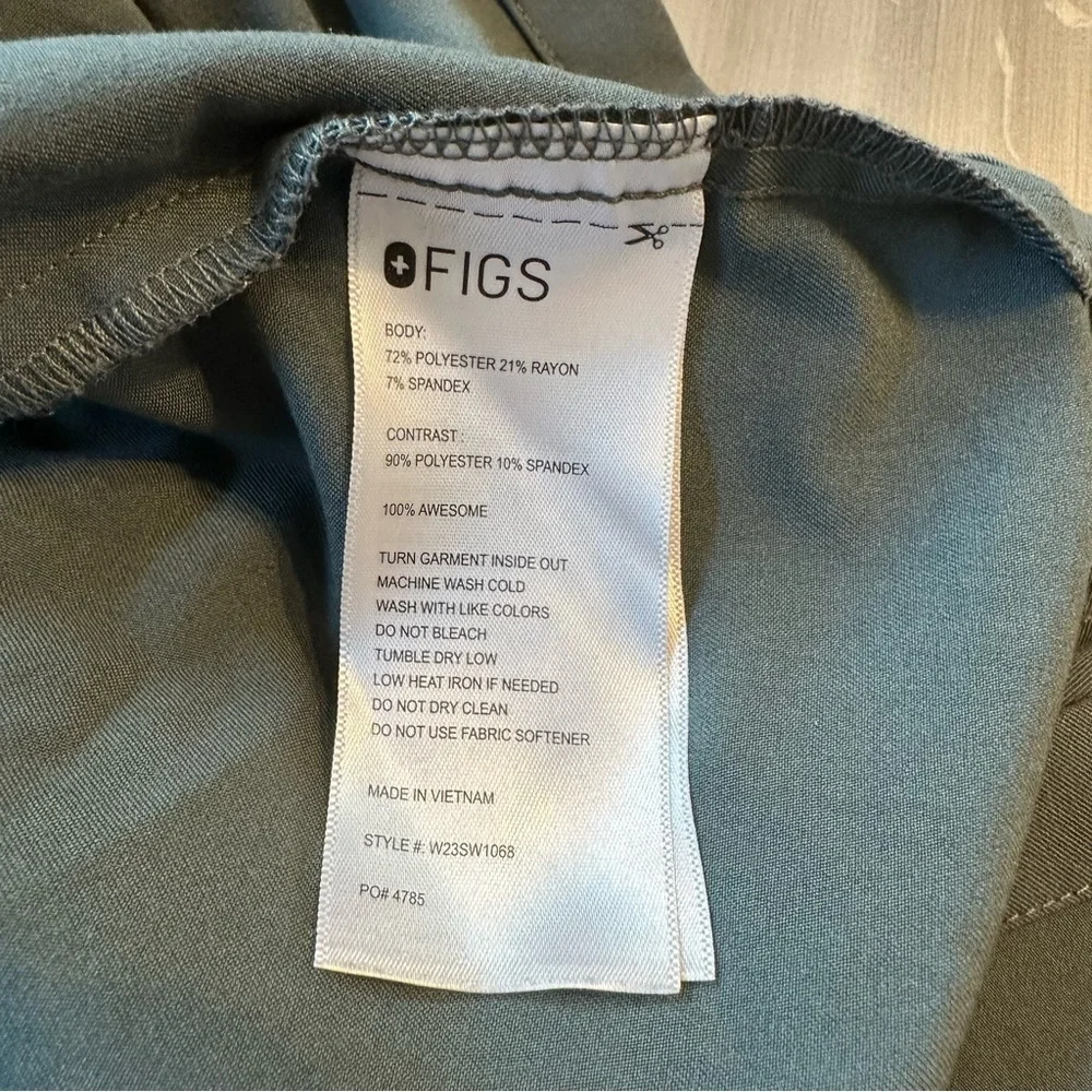 Figs Bello Bonsai Green Cargo Scrub Top women’s size Large - Picture 4 of 4
